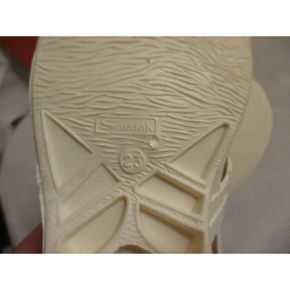 Vintage Womens Sandals 6 US 23 mexico Sandak Molded Rubber White Bety NOS - Picture 6 of 9